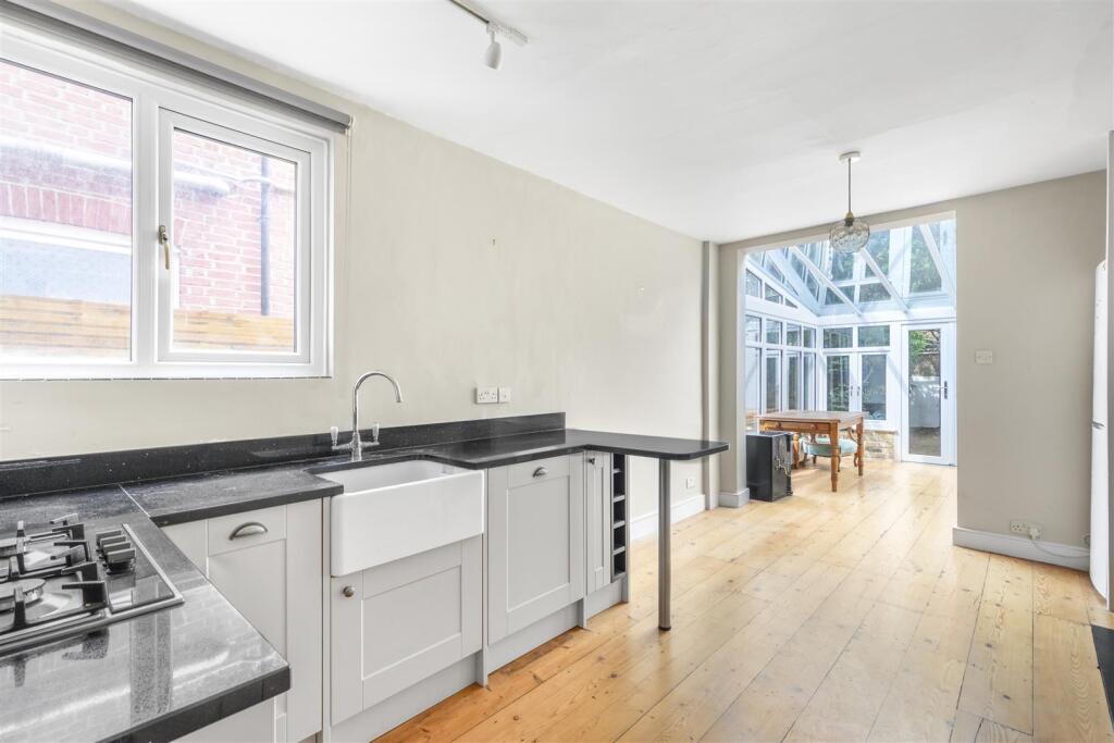 House in London, East Sheen - More