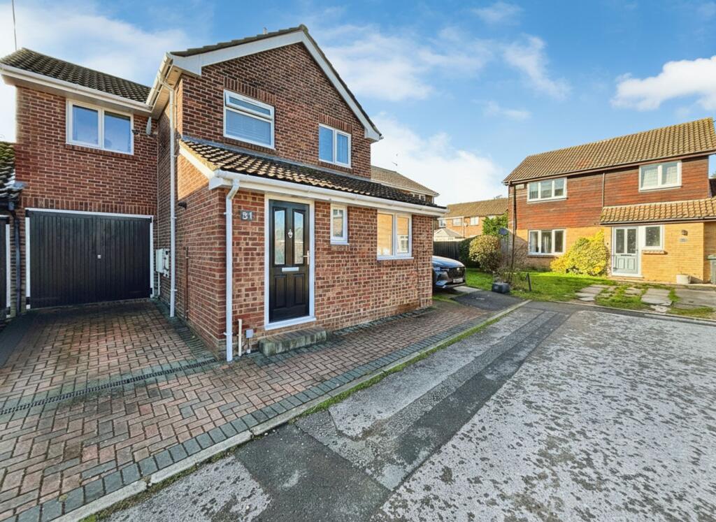 4-bed detached on Avon Meade, Fordingbridge, SP6, £400,000