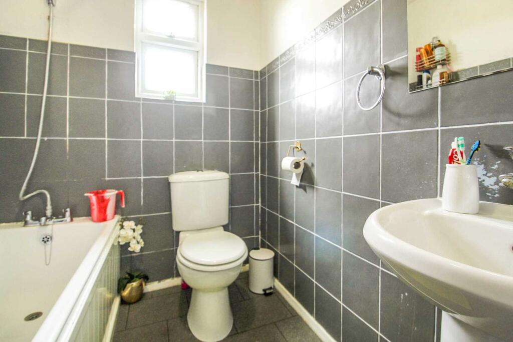 Apartment in Luton - More