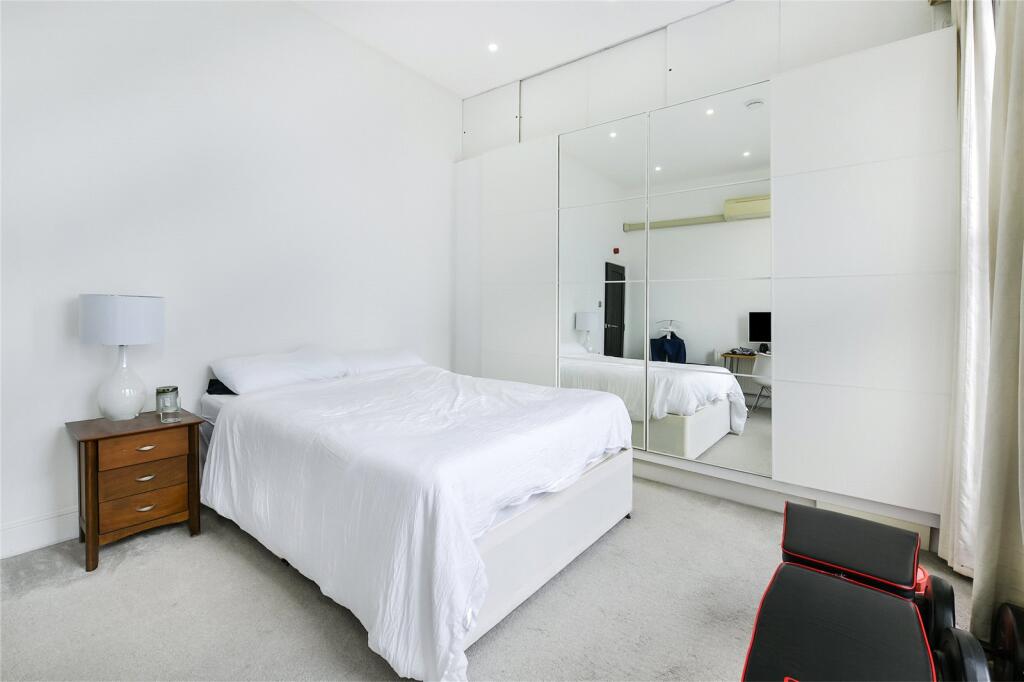 Apartment in London - View 3