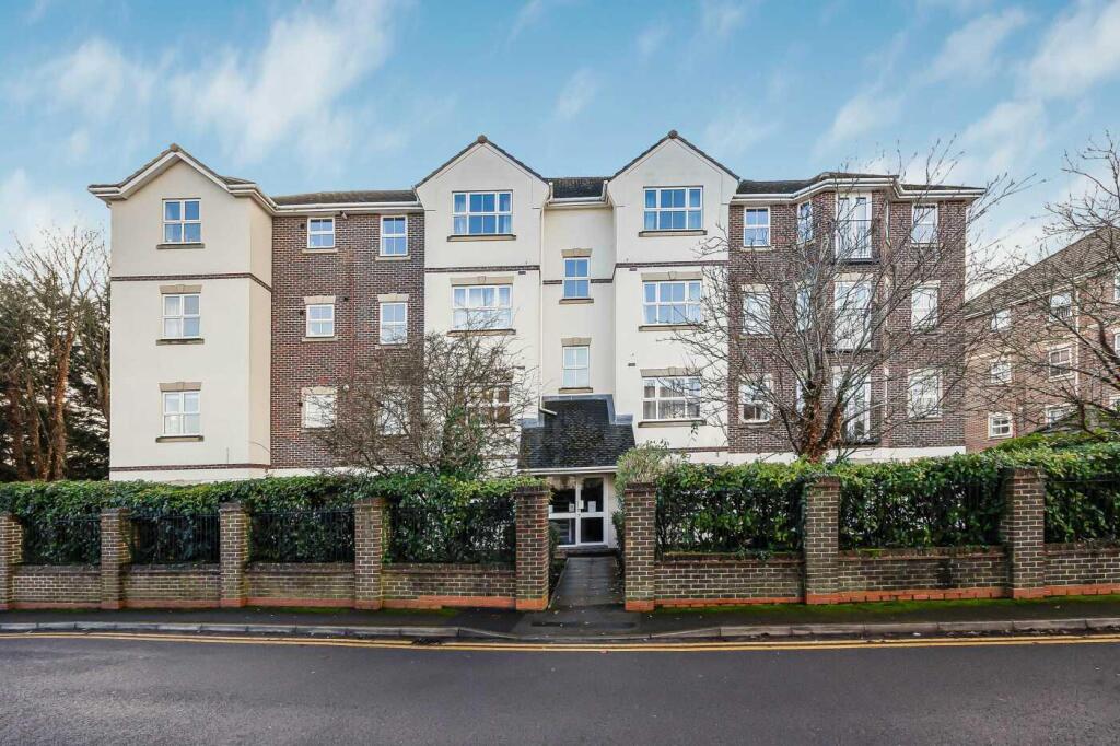 Main image of property: Abbotsmead Place, Caversham, Reading, Berkshire, RG4