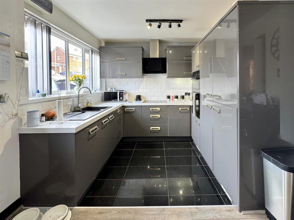 House in Dudley, West Midlands - View 5
