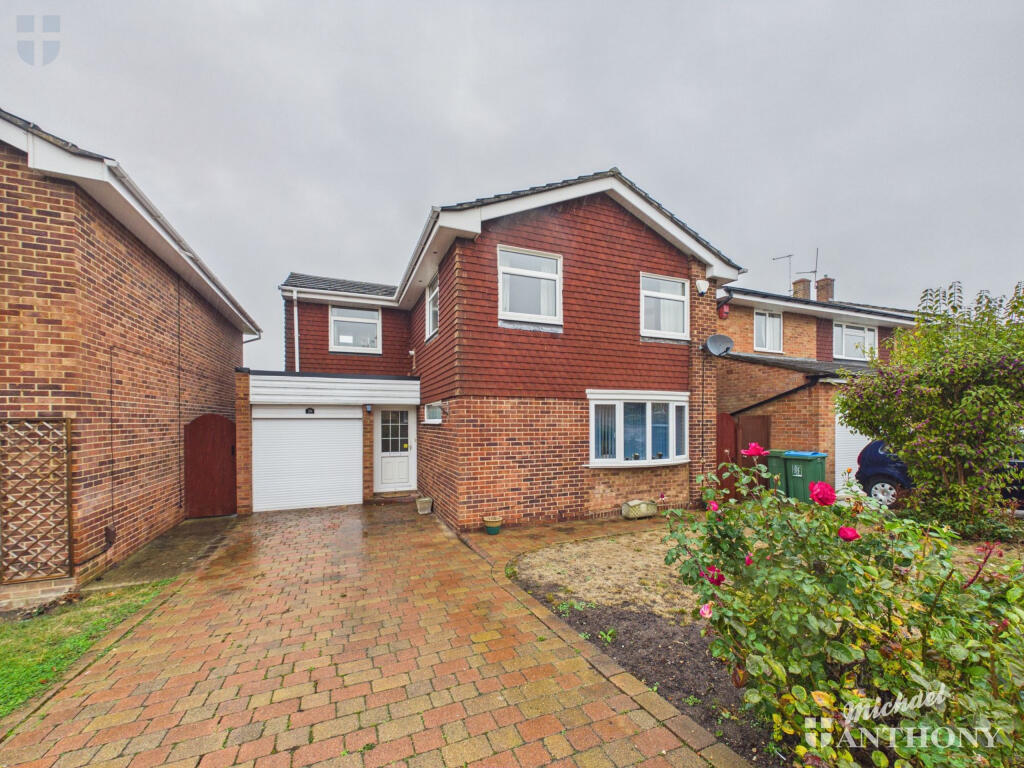 4-bed detached on Ringstead Way, Aylesbury, £450,000