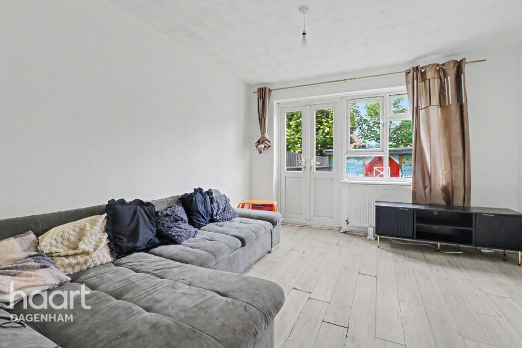 1-bed flat on Crouch Avenue, Barking, £200,000