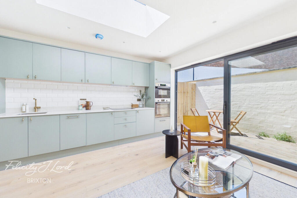 2-bed flat on Brixton Hill, London, £450,000