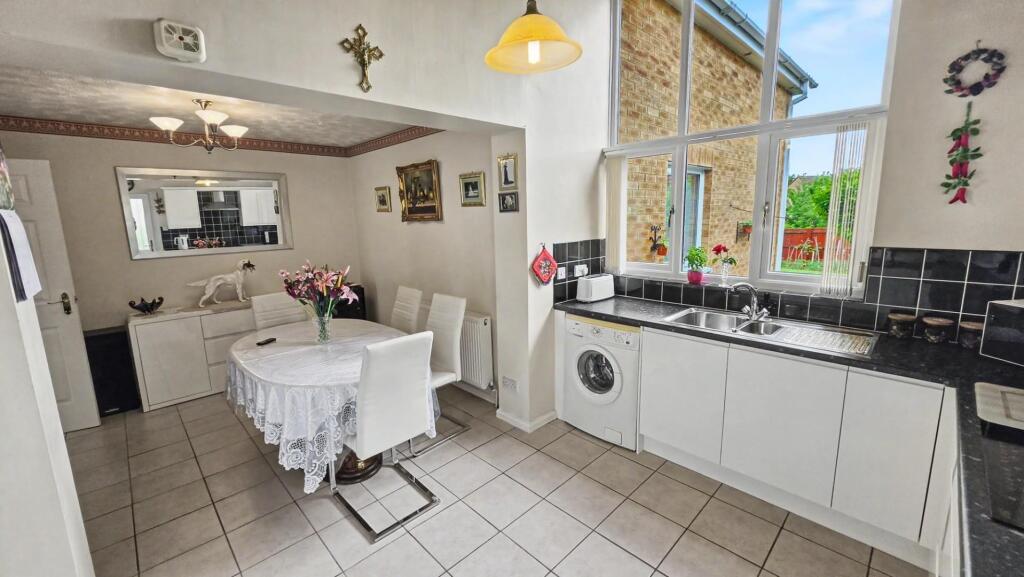House in Northampton, West Hunsbury - View 4
