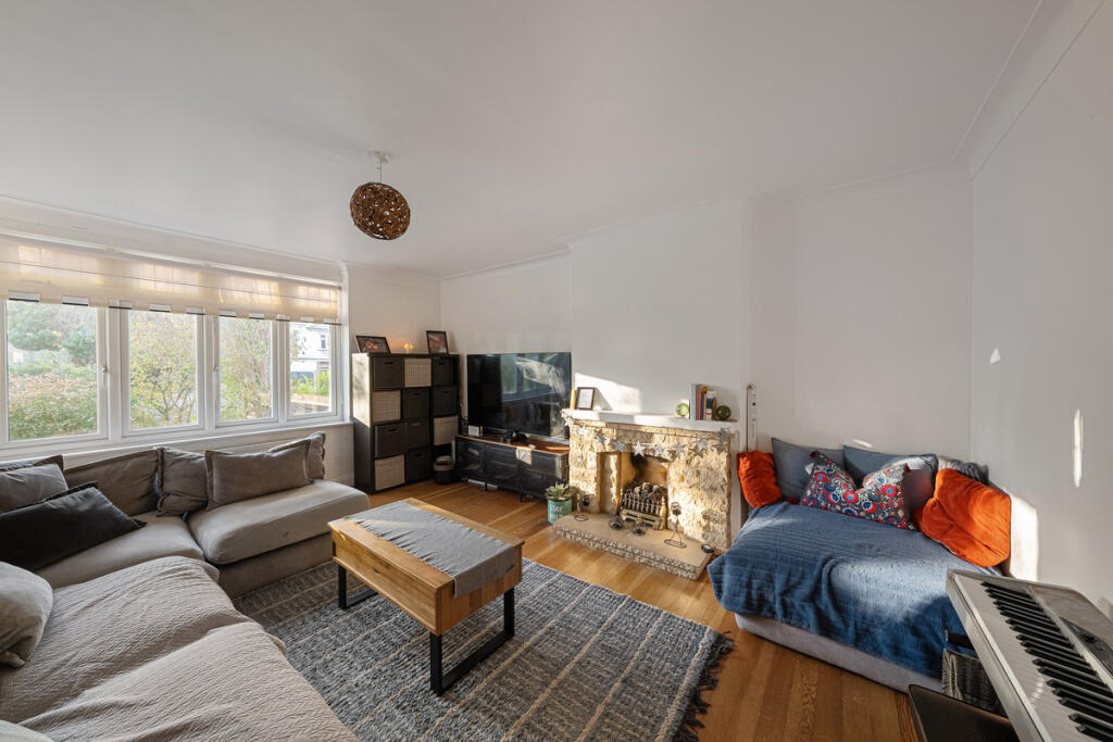 Main image of property: Farm Fields, Sanderstead, CR2