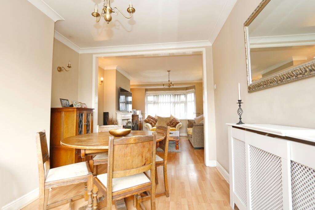 Hart Road, Thundersley, Essex photo 3