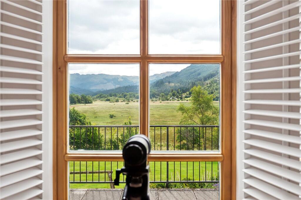 House in Strathyre, Stirling - More