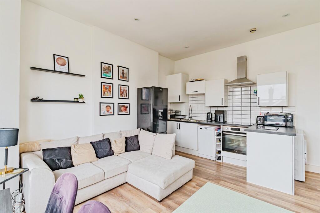 Apartment in Worthing, Broadwater - More