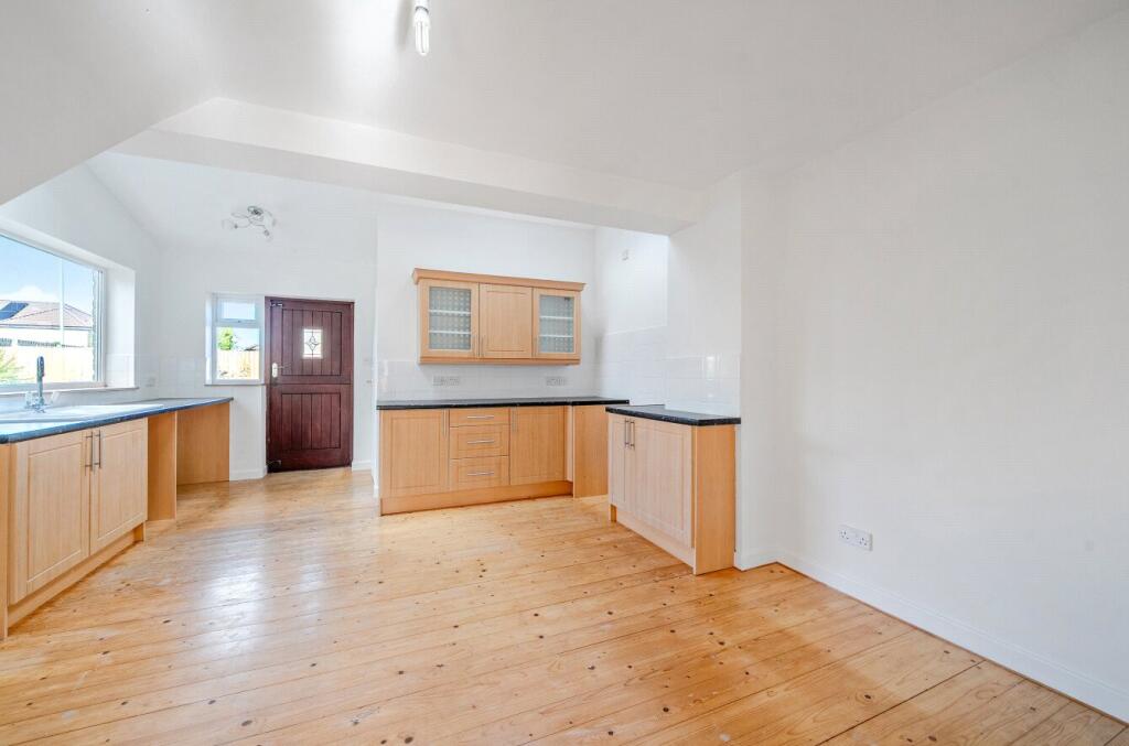 Bowden Road, Templecombe, Somerset, BA8 photo 3