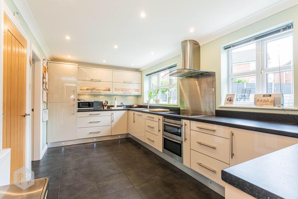 Radbourne Grove, Bolton, BL3 photo 3