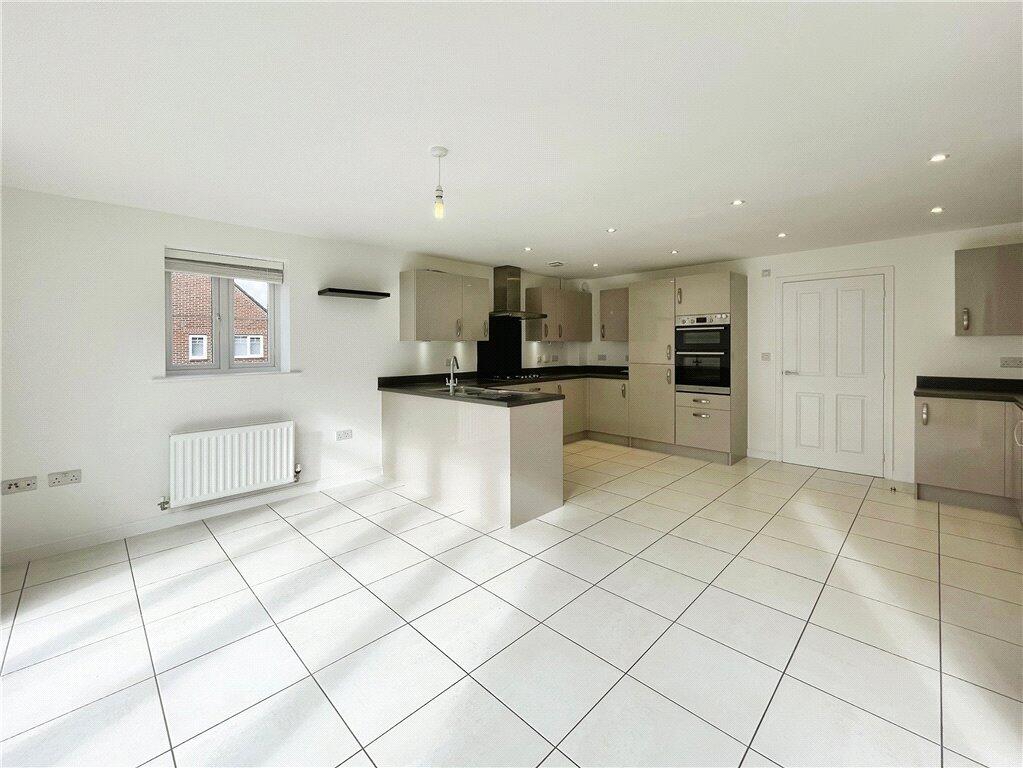 Battersby Close, Warwick, Warwickshire photo 4