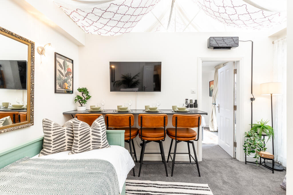 Main image of property: Portland Road, London, W11