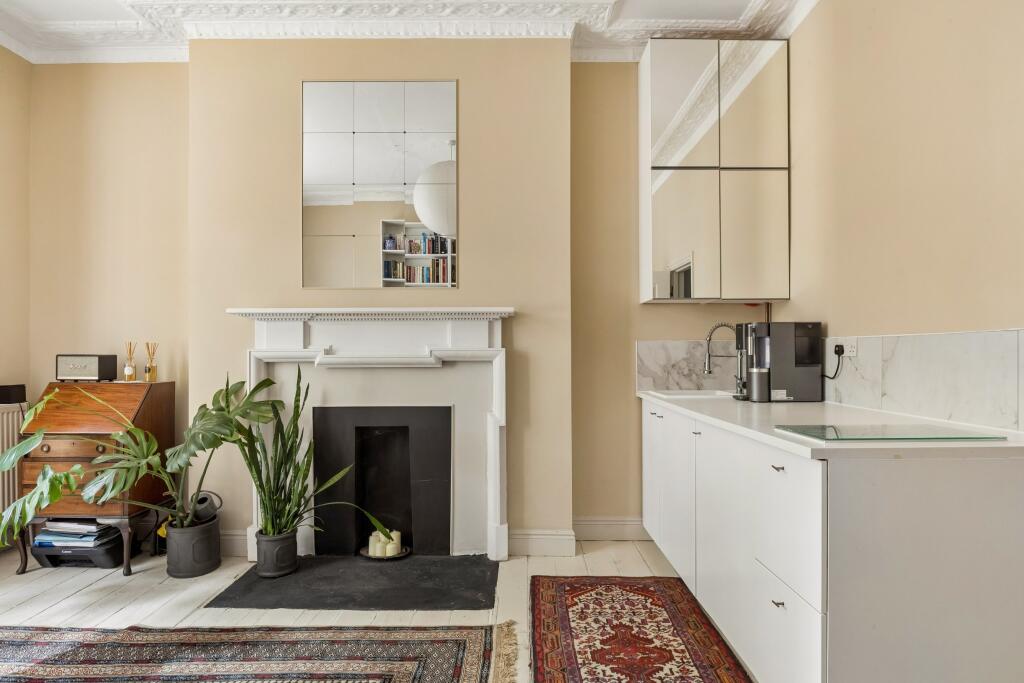 Apartment in London, Somers Town - View 5