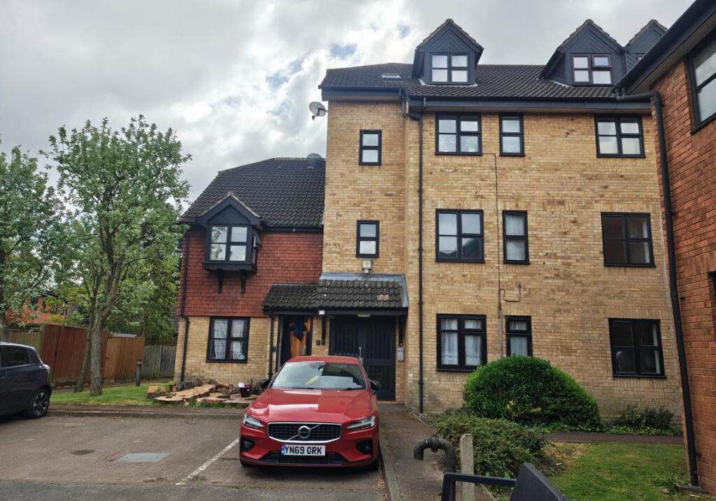 Main image of property: Flat 19 Caversham House, 18 Kingston Gardens, Croydon, Surrey, CR0 4TX