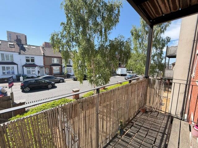 Apartment in Watford - View 4