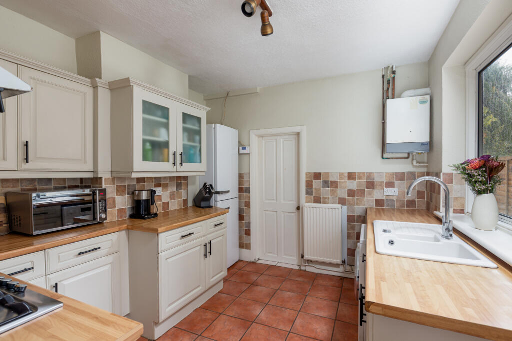 Reigate Road, Hookwood, Horley, Surrey, RH6 photo 3