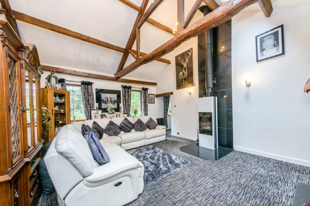House in Huddersfield, Oakroyd, Kirkburton - View 3