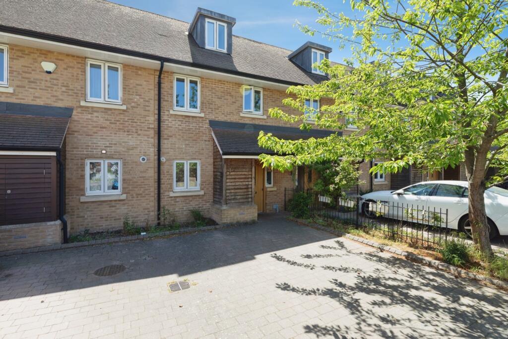 Main image of property: New Mossford Way, ILFORD, Essex, IG6