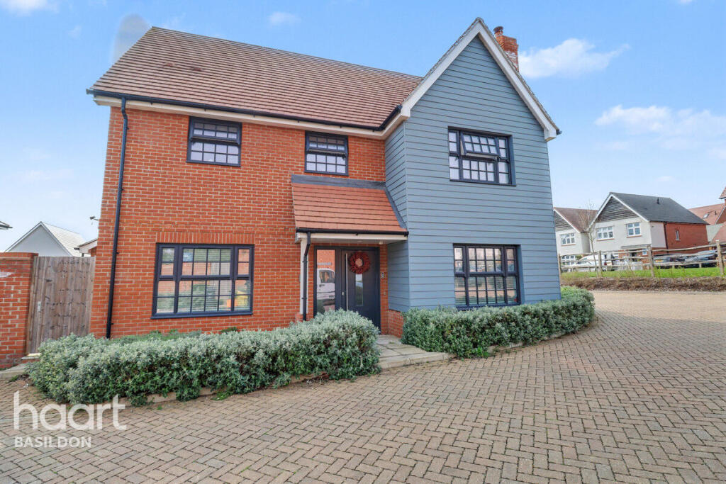 3-bed detached on Clark Street, Langdon Hills, £550,000