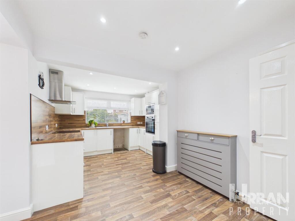 House in Hull - View 5