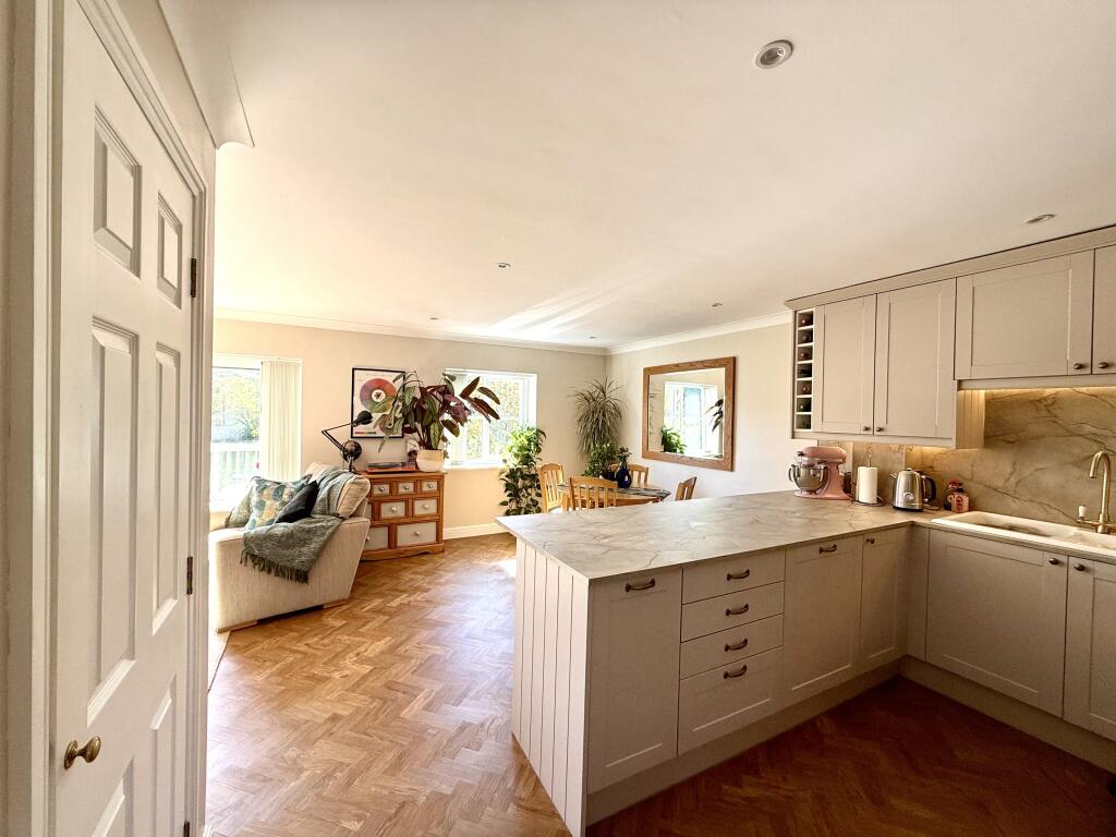 Apartment in Guildford - More