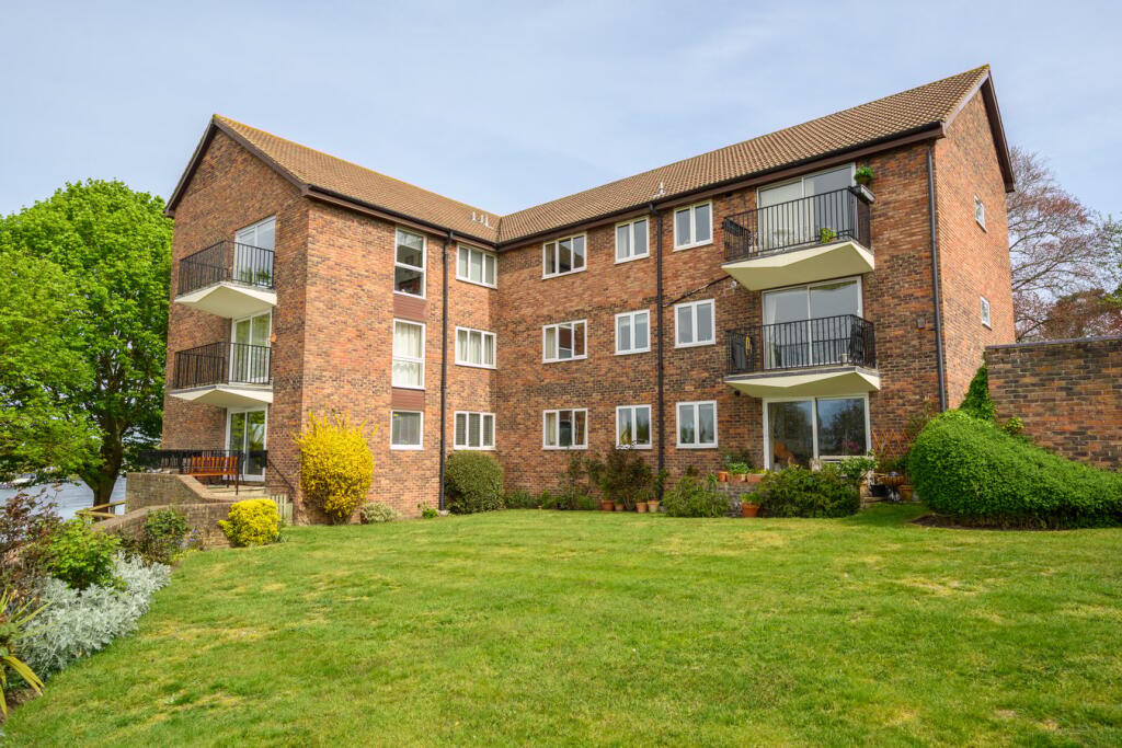Apartment in Walton-on-Thames, Surrey - View 2