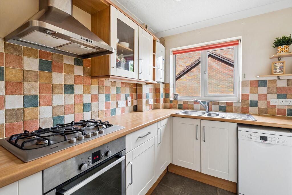 Hervines Court, Amersham photo 4