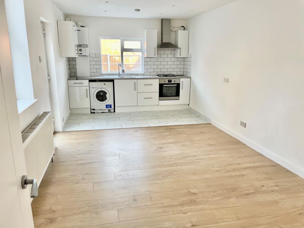 Main image of property: West Road, Westcliff-on-sea, Southend-on-sea