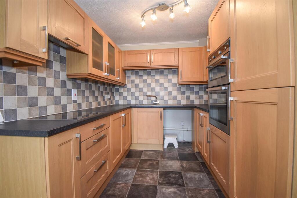 2, Clifford Close, Penrith photo 4