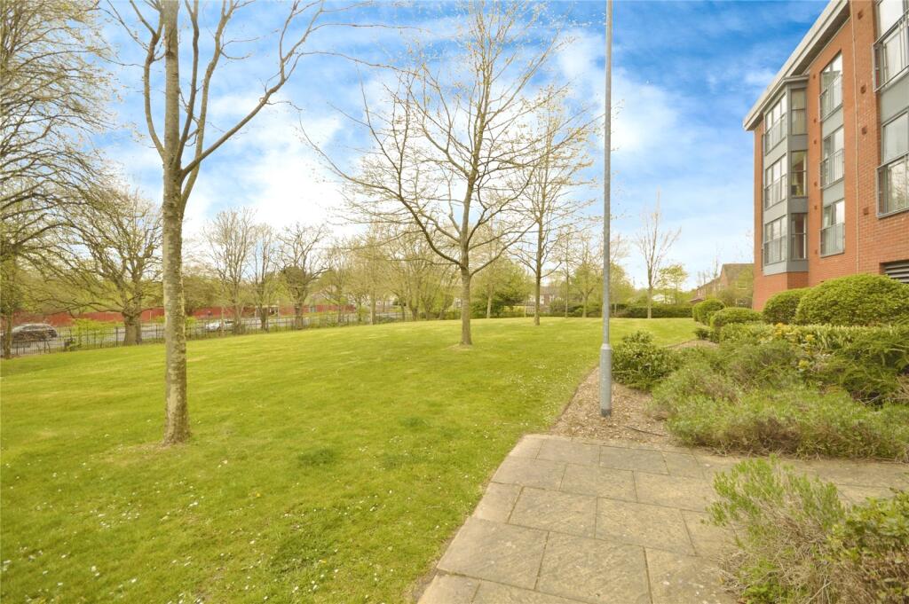 Apartment in Wolverhampton, West Midlands - More