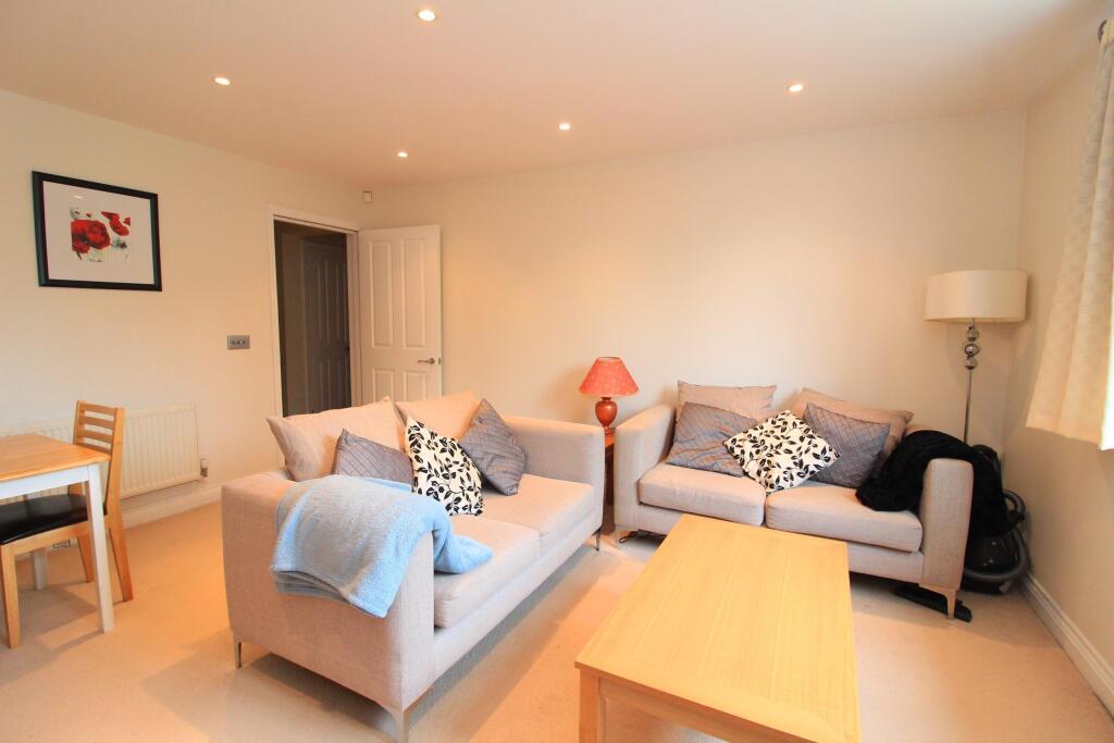Apartment in Slough - View 5