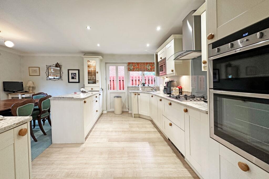 Minster Close, Knowle, B93 photo 5