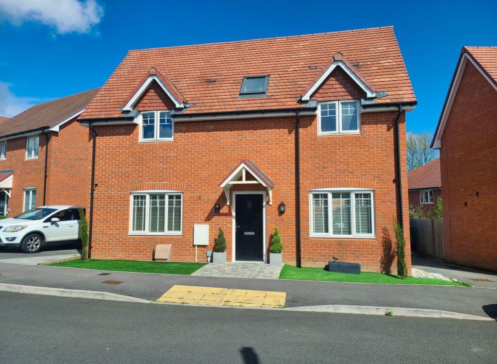 3-bed detached on Lakeside Way, Old Calmore, SO40 2TD, £170,000