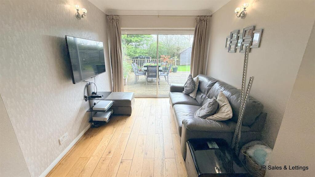 House in Waltham Cross, Goffs Oak - More