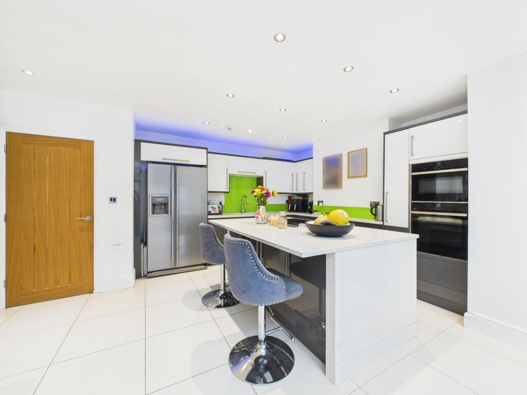 House in Nottingham, Gedling - More