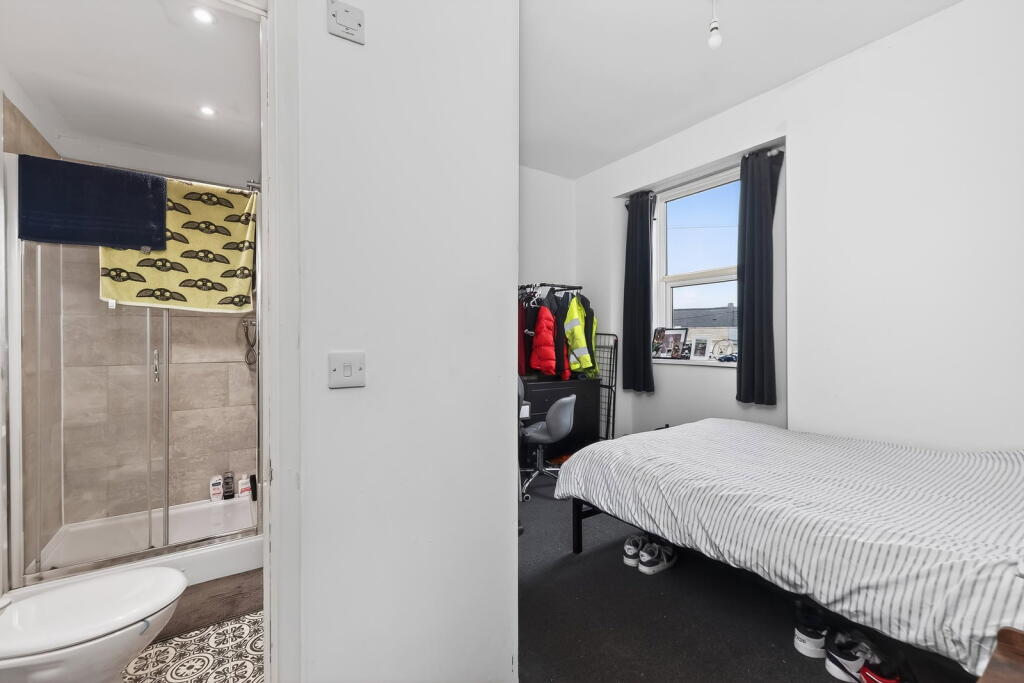 Apartment in Plymouth - View 5