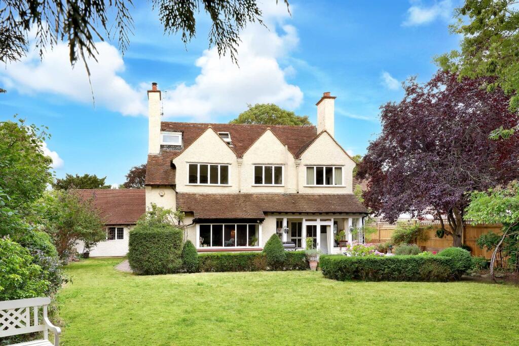House in Knotty Green, Beaconsfield New Town, Beaconsfield - View 3