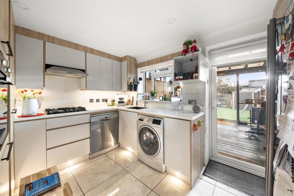 Rose Park Close, Hayes photo 3