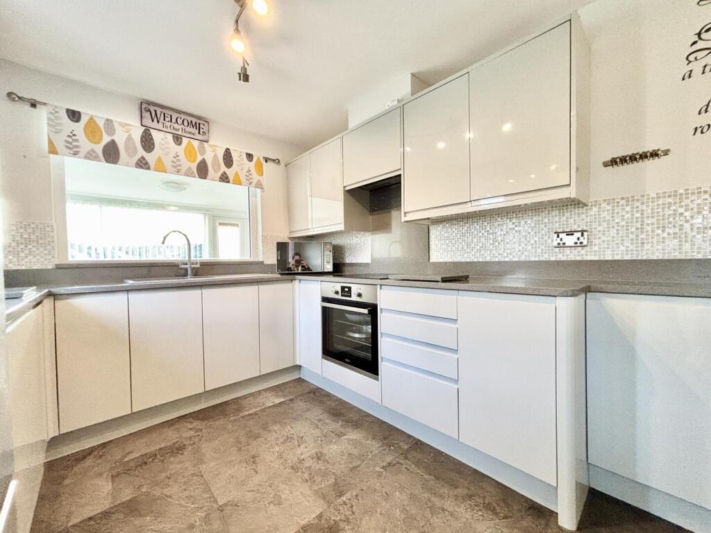 Poplar Avenue, Garforth, Leeds photo 3