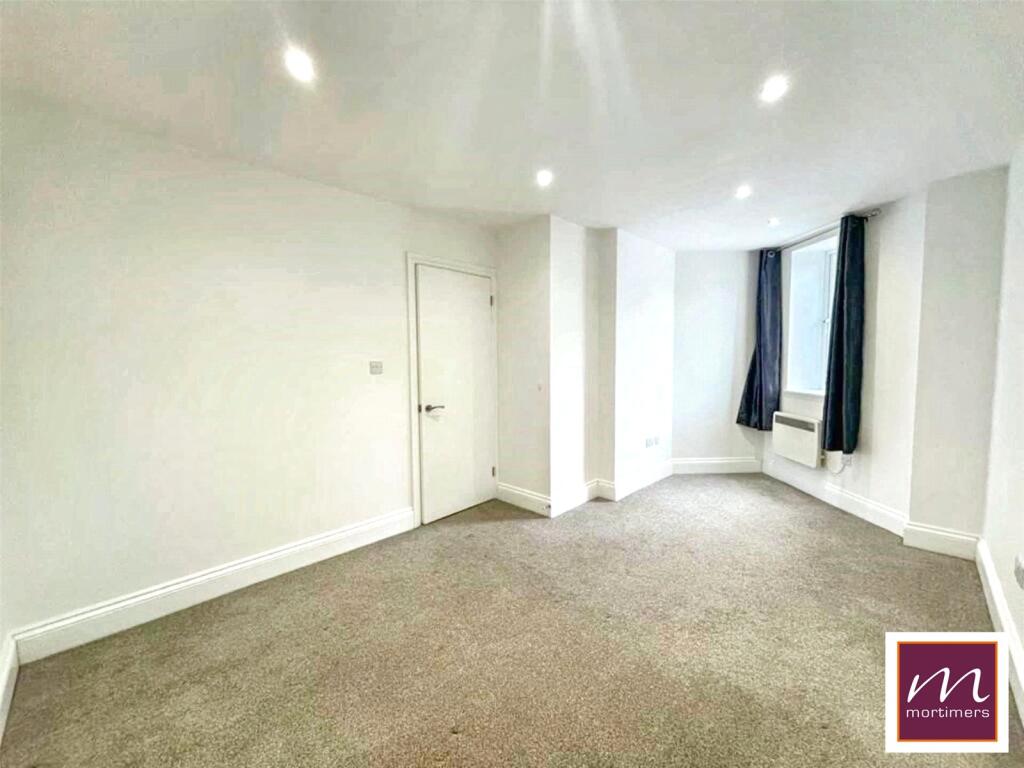 Apartment in Hemel Hempstead - View 5