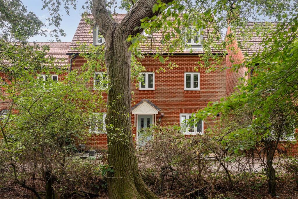 5-bed house on Finbracks, Stevenage, £525,000