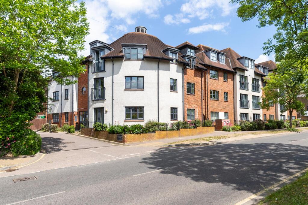 Main image of property: Birds Hill, Letchworth Garden City