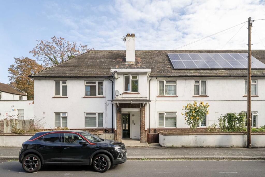 Apartment in London, Leyton - More