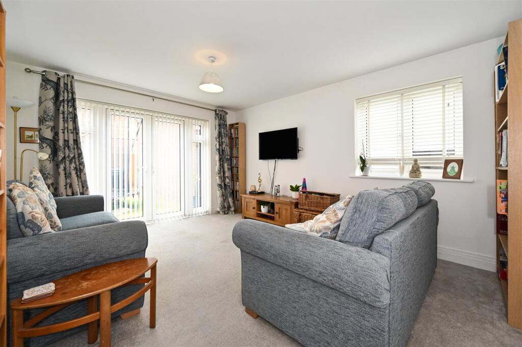 Tern Crescent, Chichester photo 4