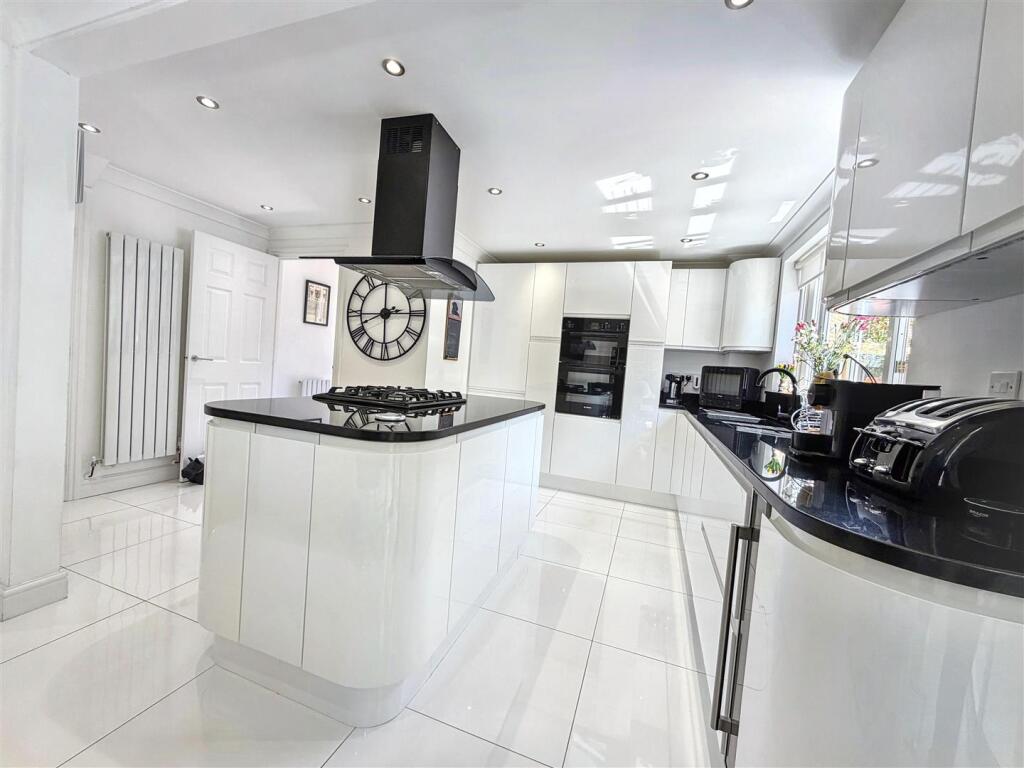 Dewberry Grove, Rogerstone, Newport - View 6
