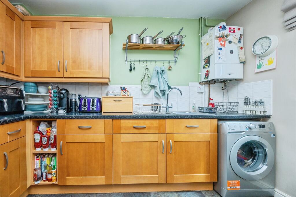 Wheatcroft Close, Redditch photo 4