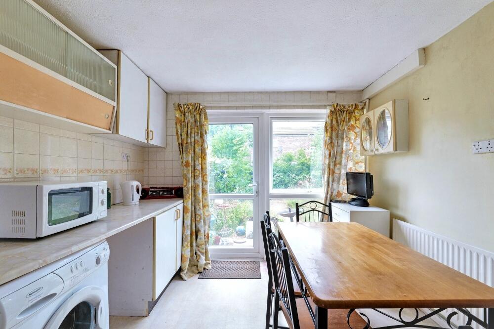 House in Basingstoke and Deane, Basingstoke - View 4