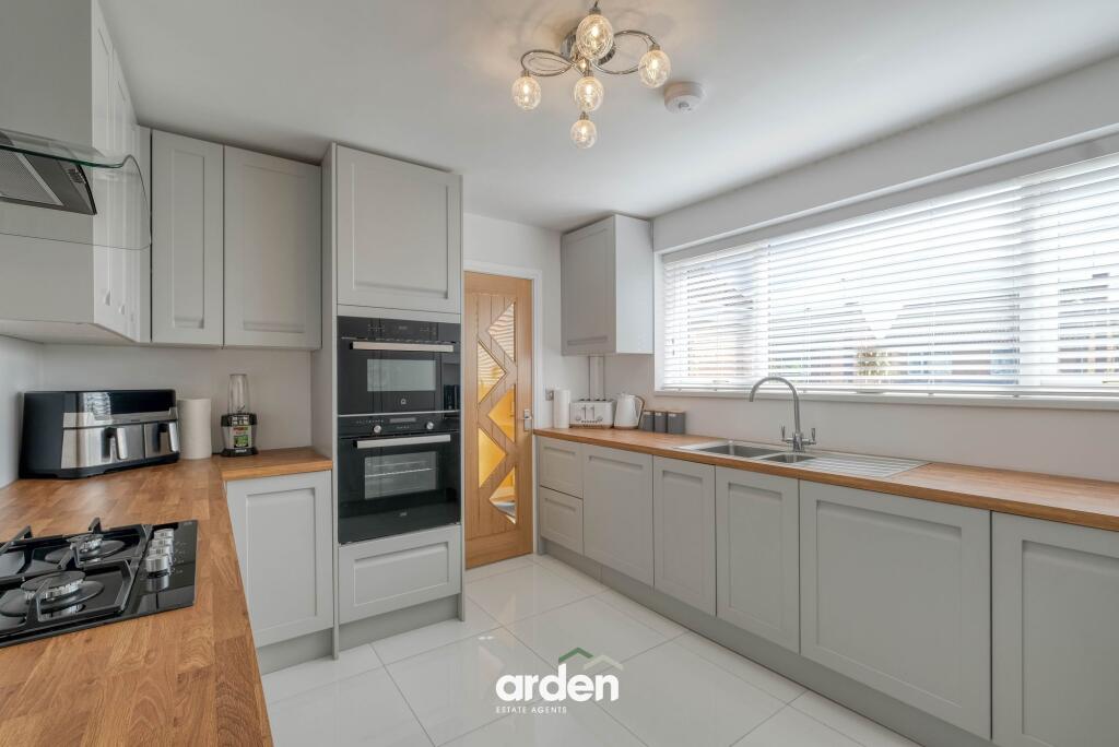 House in Redditch, Headless Cross - View 4